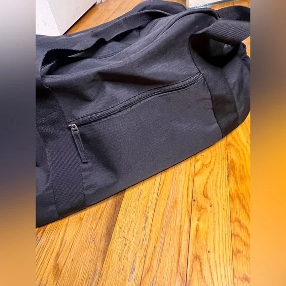 Gymshark Lifestyle/Duffle Gym Bag w/ Shoe Compartment - Picture 7 of 11